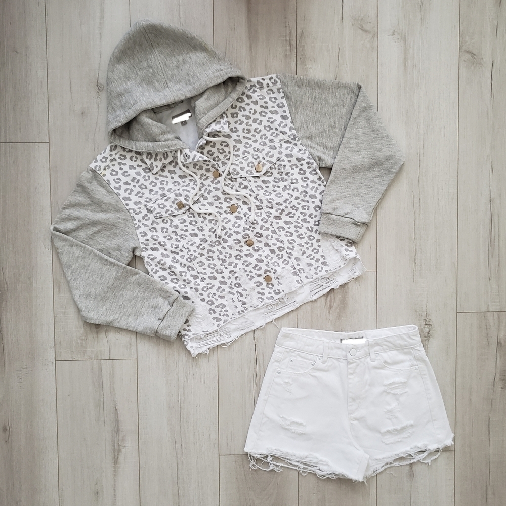 Women Fall Denim Leopard Print Jacket, Jeans Shorts Size S/26 White Grey NWOT